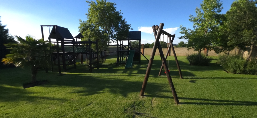 5 Bedroom Property for Sale in Grimbeeck Park North West